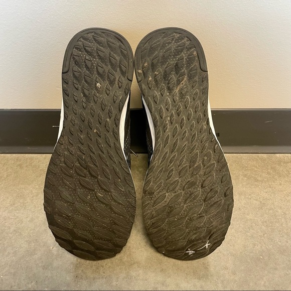 Men’s New Balance Fresh Foam V2 Running Shoes size 12 - Picture 3 of 5